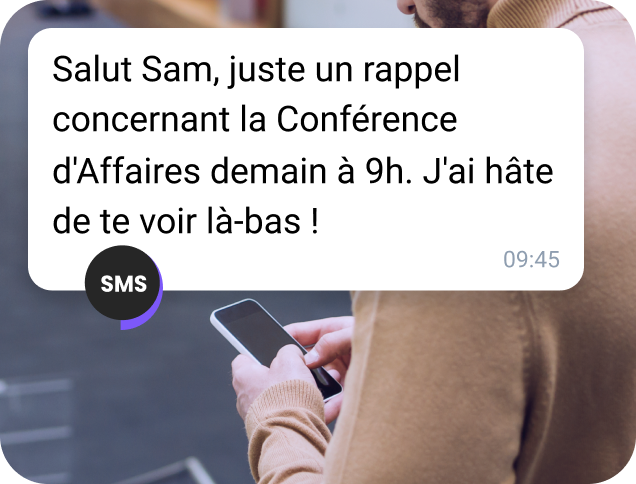 Message de rappel de conférence généré par l'IA envoyé via SMS TopMessage sur l'écran d'un smartphone.
