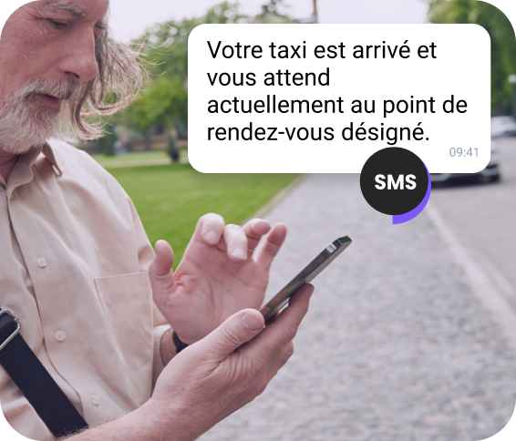 Notification SMS TopMessage AI affichant les détails d'arrivée du taxi sur un appareil mobile.